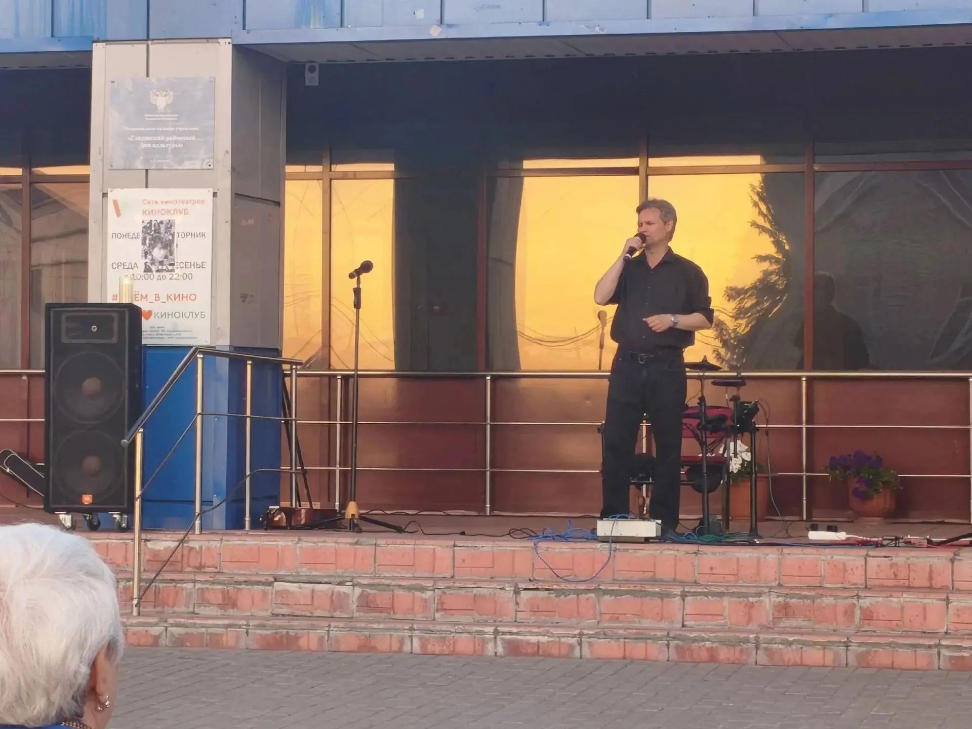 На открытой площадке Глядянского РДК 15 августа прошёл концерт, посвящённый памяти Виктора Цоя.