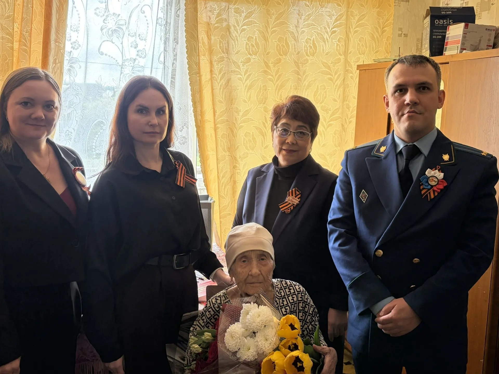 Сегодня, 5 мая, представители Администрации Притобольного округа, Прокуратуры района, ГБУ ЦСО №8 навестили Таисью Степановну Константинову..