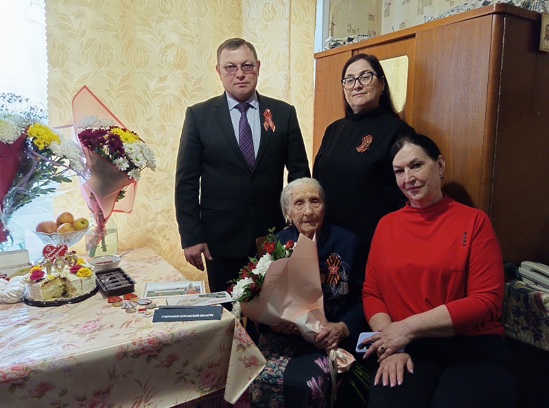 Сегодня, 9 мая, свой 100-летний юбилей празднует Константинова Таисья Степановна, жительница с. Глядянское.